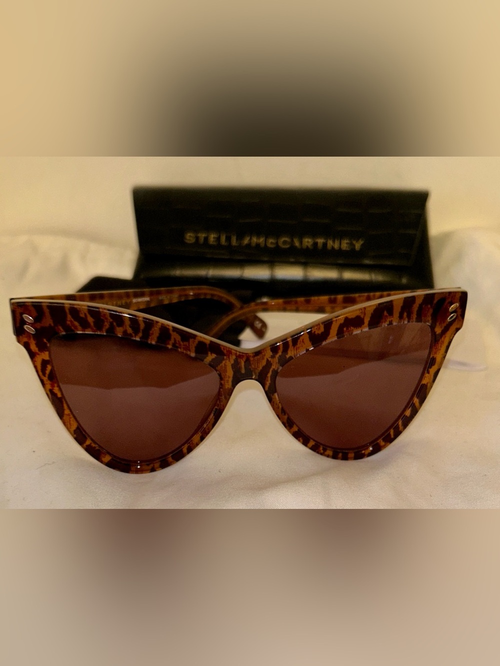 Stella McCartney Extreme Cat Eye Sunglasses with Case. - Picture 2 of 8
